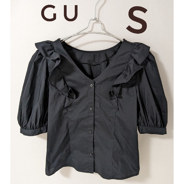 GU(ジーユー)のGU ジーユー パフスリーブ フリルブラウス 5分袖 ブラック 黒 S レディースのトップス(シャツ/ブラウス(半袖/袖なし))の商品写真