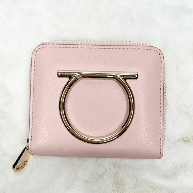 【美品】Ferragamo フェラガモ 二つ折財布 ラウンドファスナー ピンク
