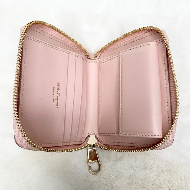 【美品】Ferragamo フェラガモ 二つ折財布 ラウンドファスナー ピンク