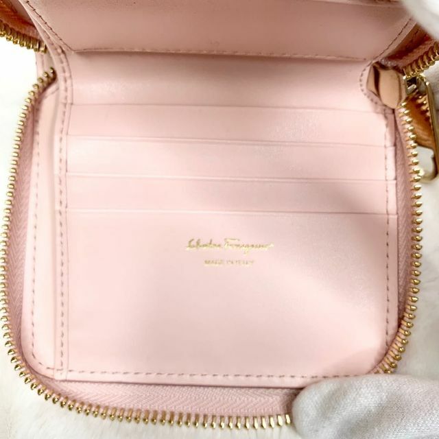 【美品】Ferragamo フェラガモ 二つ折財布 ラウンドファスナー ピンク