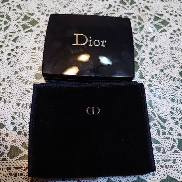 Dior(ディオール)のディオールスキンルージュ　ブラッシュ　001 コスメ/美容のベースメイク/化粧品(チーク)の商品写真