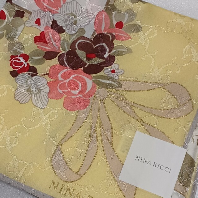 NINA RICCI(ニナリッチ)の値下げ📌ニナリッチ☆シルク50%大判ハンカチーフ58×58🌼🎀 レディースのファッション小物(ハンカチ)の商品写真