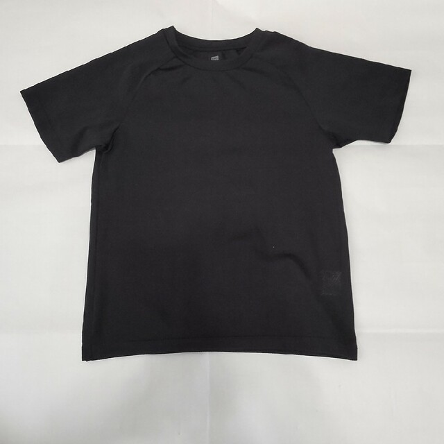 UNIQLO(ユニクロ)の中古品 ユニクロ メッシュTシャツ 130 キッズ/ベビー/マタニティのキッズ服男の子用(90cm~)(Tシャツ/カットソー)の商品写真