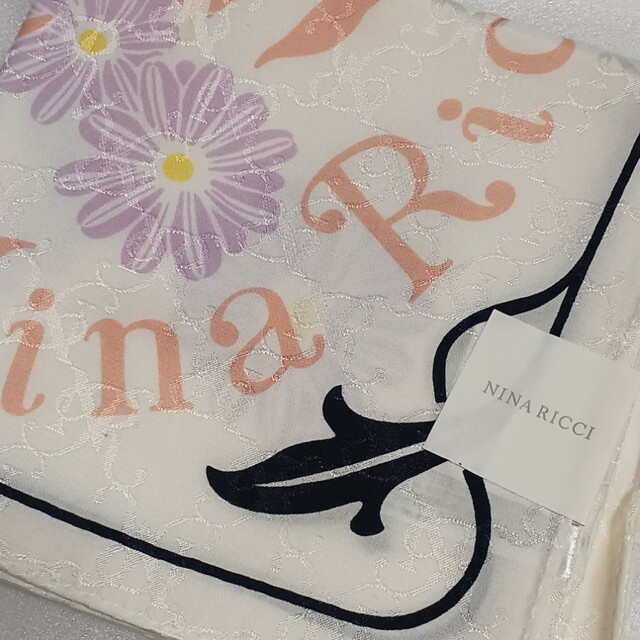 NINA RICCI(ニナリッチ)の値下げ📌ニナリッチ☆シルク50%大判ハンカチーフ58×58🌼 レディースのファッション小物(ハンカチ)の商品写真