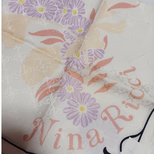 NINA RICCI(ニナリッチ)の値下げ📌ニナリッチ☆シルク50%大判ハンカチーフ58×58🌼 レディースのファッション小物(ハンカチ)の商品写真
