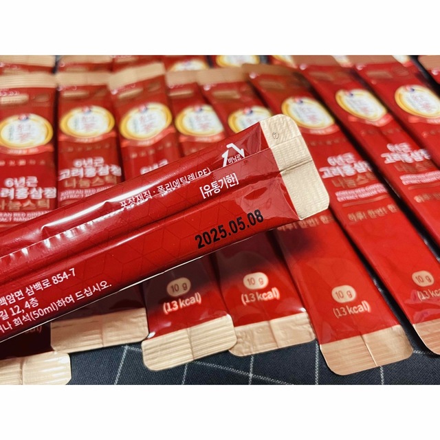 【チョンウォンサム】高齢紅蔘 30スティック  6年根 10g✖️30本 韓国 食品/飲料/酒の健康食品(その他)の商品写真