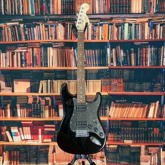 【5642】送料込み Squier By Fender Stratocaster