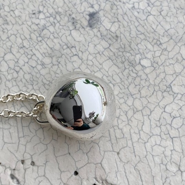 CHIEKO+ wonky ball necklace silver レディースのアクセサリー(ネックレス)の商品写真