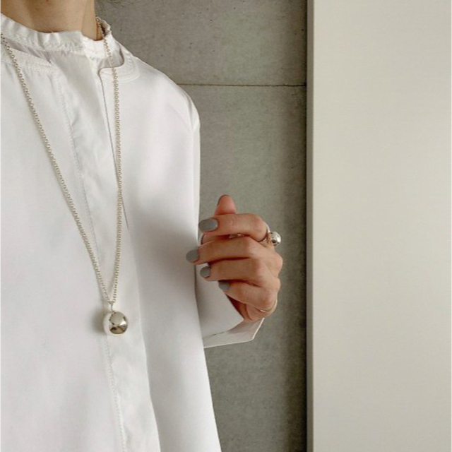 CHIEKO+ wonky ball necklace silver レディースのアクセサリー(ネックレス)の商品写真
