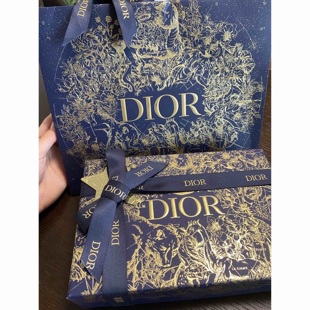 Christian Dior(クリスチャンディオール)の【ゆみこ様専用】DIOR ハンドクリーム&バスボム コスメ/美容のボディケア(入浴剤/バスソルト)の商品写真