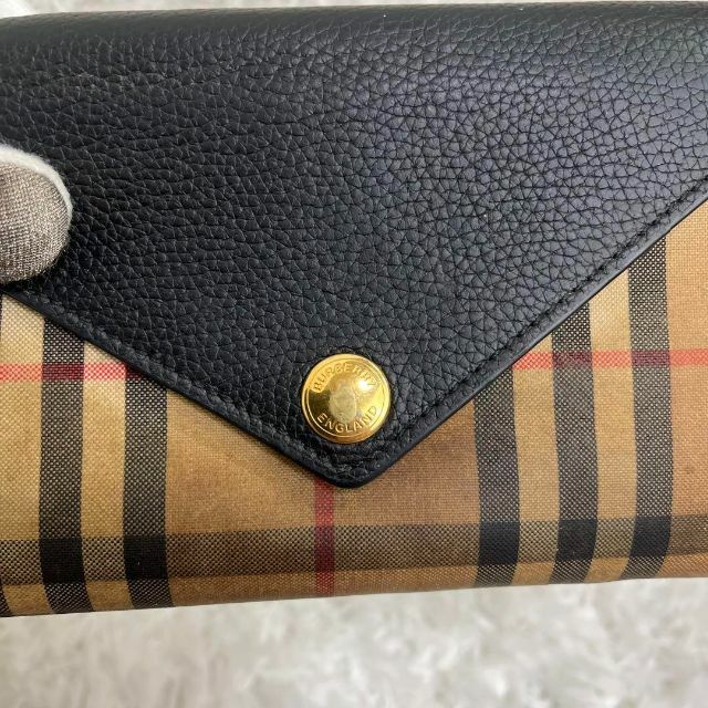 BURBERRY(バーバリー)の美品✨バーバリー　長財布　フラップ　 ヴィンテージ　ノバチェック　金ボタン レディースのファッション小物(財布)の商品写真