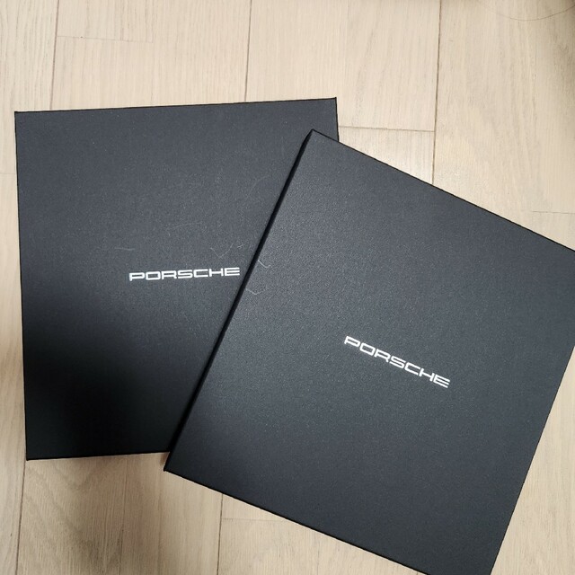 Porsche(ポルシェ)のPORSCHE 2023 卓上カレンダー　ポルシェ エンタメ/ホビーのコレクション(ノベルティグッズ)の商品写真