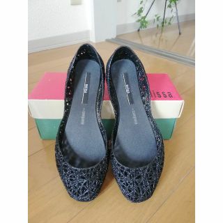 メリッサ(melissa)の【美品】メリッサ カンパーナ／黒グリッター／USA7(25cm)(サンダル)