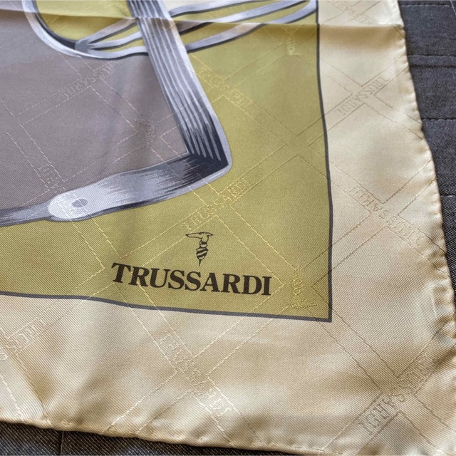 Trussardi(トラサルディ)のTRUSSARDI トラサルディ ヴィンテージ 大判 シルクスカーフ  レディースのファッション小物(バンダナ/スカーフ)の商品写真