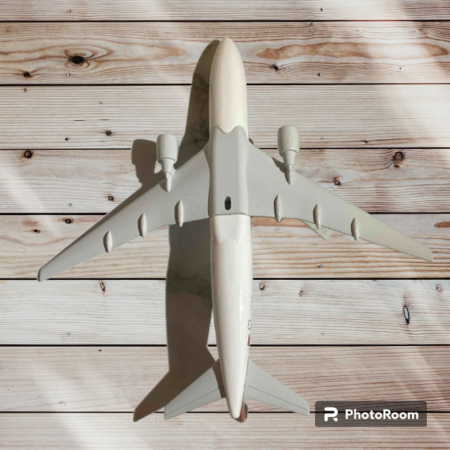 ★【飛行機模型・新品】フィリピン航空　B777－200　全長16cm エンタメ/ホビーのテーブルゲーム/ホビー(航空機)の商品写真