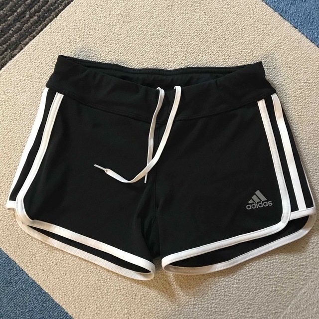 adidas(アディダス)のadidas3本ライン レディース shortパンツ ジム ヨガ スポーツ/アウトドアのランニング(ウェア)の商品写真