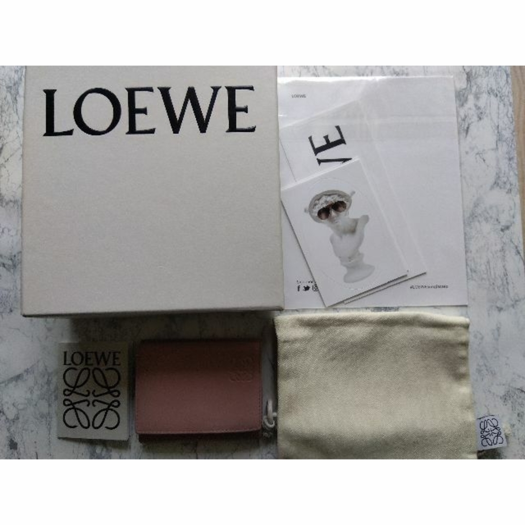 LOEWE(ロエベ)の【正規品】 ロエベ 財布 トライフォールド 三つ折り ピンク レザー LOEWE レディースのファッション小物(財布)の商品写真