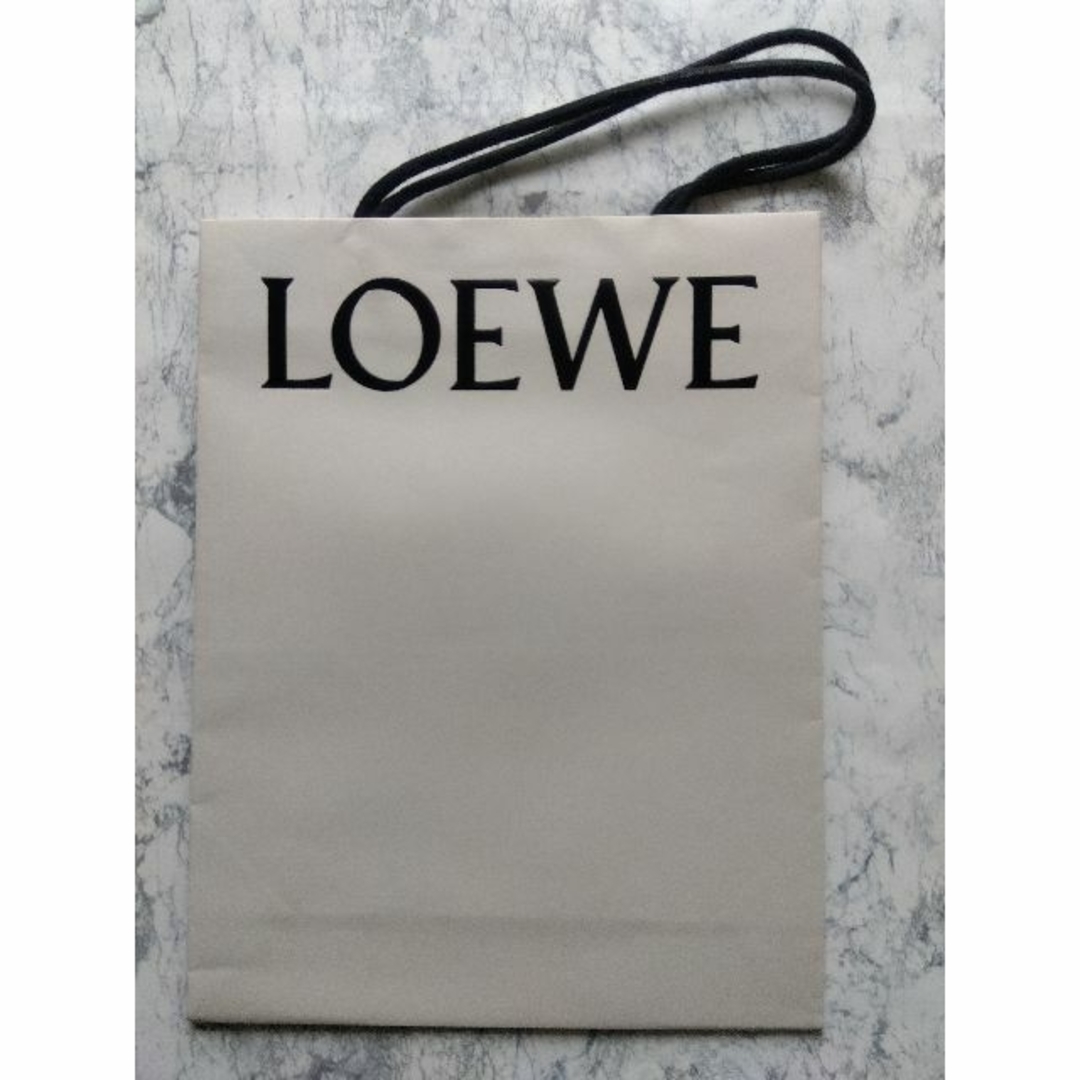 LOEWE(ロエベ)の【正規品】 ロエベ 財布 トライフォールド 三つ折り ピンク レザー LOEWE レディースのファッション小物(財布)の商品写真