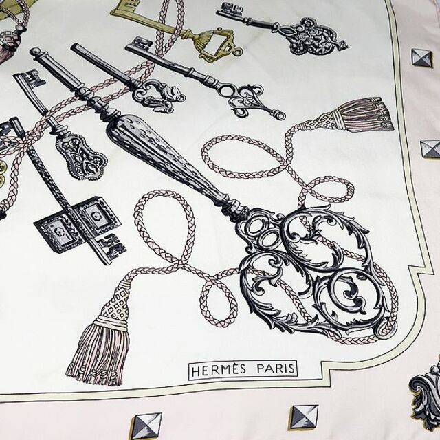 Hermes(エルメス)のHERMES エルメス カレ90 鍵柄 スカーフ シルク100% レディースのファッション小物(バンダナ/スカーフ)の商品写真