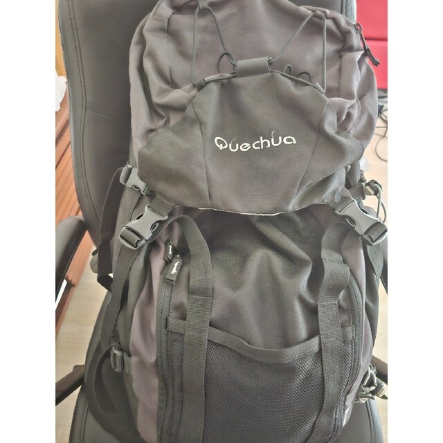 quechua ハイキングや旅行のバックパック