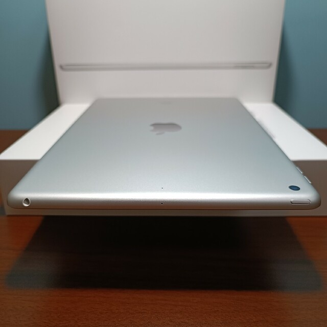 Apple(アップル)の(美品) Ipad 10.2 第9世代 WiFi 64GB キーボード付き スマホ/家電/カメラのPC/タブレット(タブレット)の商品写真