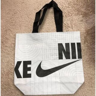 ナイキ(NIKE)のナイキ　ショップ袋　Mサイズ(ショップ袋)