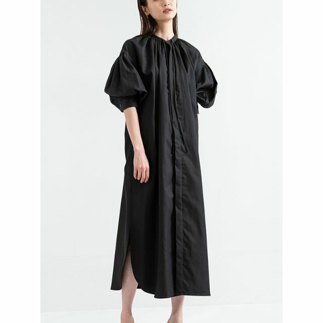 HYKE(ハイク)のタグ付・HYKEのC/H GATHERED DRESS レディースのワンピース(ロングワンピース/マキシワンピース)の商品写真