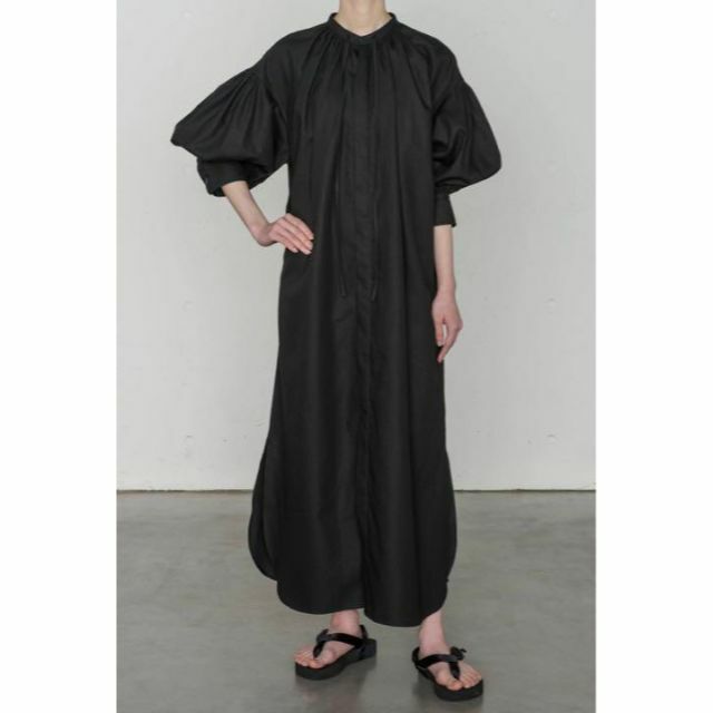 HYKE(ハイク)のタグ付・HYKEのC/H GATHERED DRESS レディースのワンピース(ロングワンピース/マキシワンピース)の商品写真