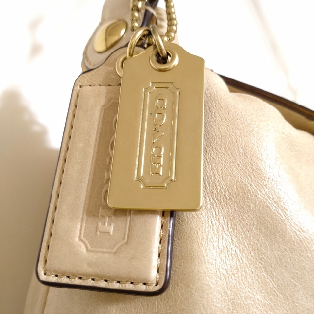 COACH(コーチ)のCOACH コーチ ポピーレザースウィング F17886 ベージュ系 レディースのバッグ(ショルダーバッグ)の商品写真