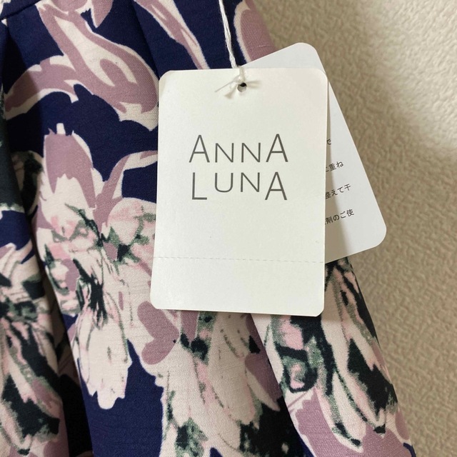 ANNA LUNA(アンナルナ)の新品　ANNA LUNA アンナルナ  膝丈　花柄　スカート　M  レディース レディースのスカート(ひざ丈スカート)の商品写真