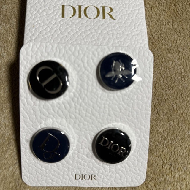 Dior(ディオール)のDIOR ディオール　限定ピン エンタメ/ホビーのコレクション(ノベルティグッズ)の商品写真