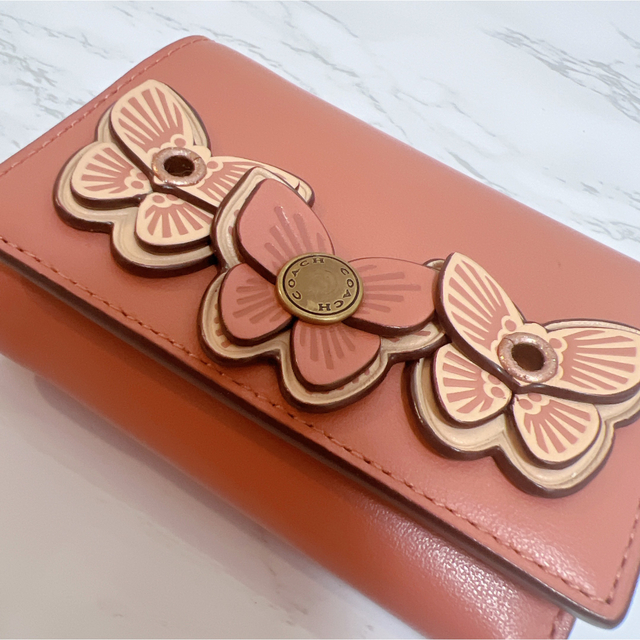 【美品】COACH コーチ バタフライアップリケ 財布 蝶々 ピンクベージュレディース