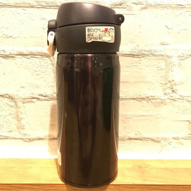 THERMOS(サーモス)のサーモス 水筒 黒 ブラック ディープパープル 紫 保温機能 保温 マグ インテリア/住まい/日用品のキッチン/食器(タンブラー)の商品写真