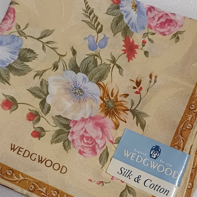 WEDGWOOD(ウェッジウッド)の値下げ📌ウェッジウッド☆シルク50%大判ハンカチーフ58×58🌹 レディースのファッション小物(ハンカチ)の商品写真