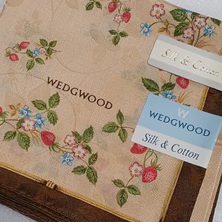 ウェッジウッド(WEDGWOOD)の値下げ📌ウェッジウッド☆シルク50%大判ハンカチーフ58×58🍓(ハンカチ)