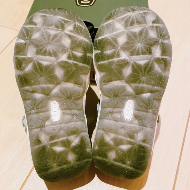 KEEN(キーン)の【美品】keen MOXIE SANDAL キッズ/ベビー/マタニティのキッズ靴/シューズ(15cm~)(サンダル)の商品写真