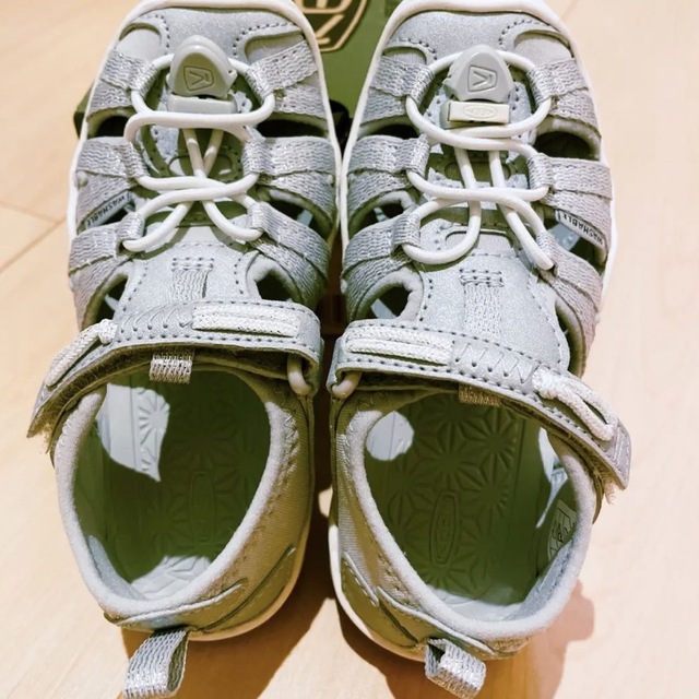 KEEN(キーン)の【美品】keen MOXIE SANDAL キッズ/ベビー/マタニティのキッズ靴/シューズ(15cm~)(サンダル)の商品写真