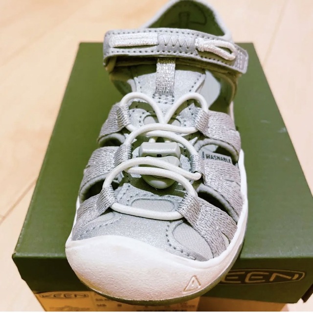 KEEN(キーン)の【美品】keen MOXIE SANDAL キッズ/ベビー/マタニティのキッズ靴/シューズ(15cm~)(サンダル)の商品写真