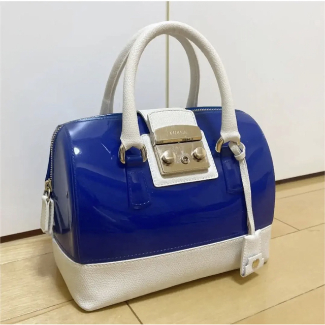 Furla(フルラ)のフルラ　青×白　ハンドバッグ レディースのバッグ(ハンドバッグ)の商品写真