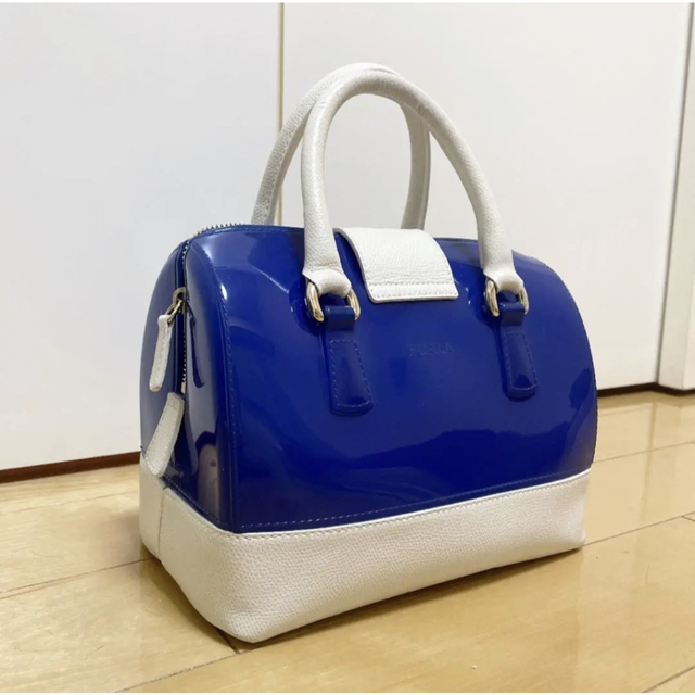 Furla(フルラ)のフルラ　青×白　ハンドバッグ レディースのバッグ(ハンドバッグ)の商品写真