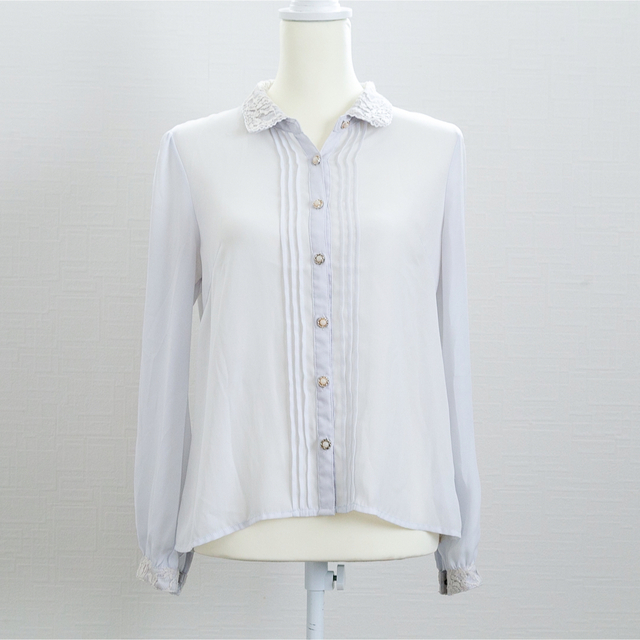 しまむら Sorridere(ソリデル)しまむら 襟レース 花型ボタン 長袖ブラウスの通販 by レディース アパレル(古着)専門Re♡Trend|シマムラならラクマ sorridere ソリデル トップス デニムレースブルゾン レディース