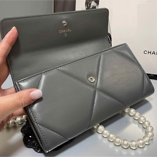 人気!CHANEL19】限定カラーの人気19シリーズ☆艶々なレザーが素敵