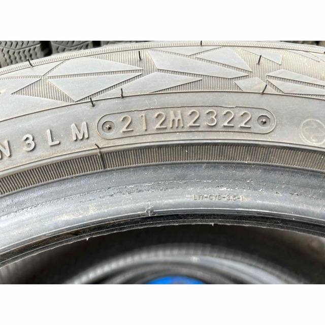 トーヨータイヤ(トーヨータイヤ)のめあ様専用　TOYO 215/55R17 22年製　スタッドレスタイヤ 自動車/バイクの自動車(タイヤ)の商品写真