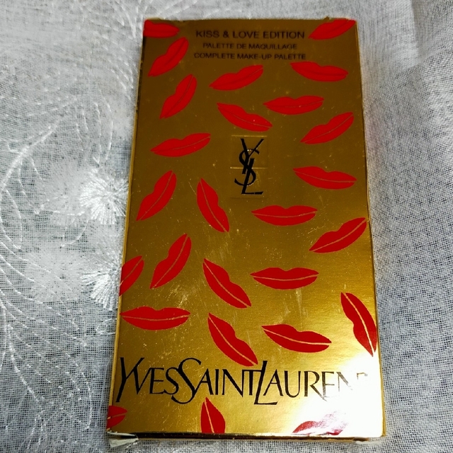 Yves Saint Laurent Beaute(イヴサンローランボーテ)のイヴサンローラン　　パレット　キスラブエディション コスメ/美容のキット/セット(コフレ/メイクアップセット)の商品写真