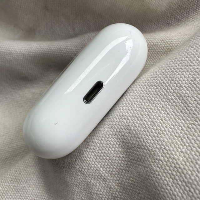 Apple(アップル)のApple アップル AirPods エアーポッズ Pro プロ ケースのみ スマホ/家電/カメラのオーディオ機器(ヘッドフォン/イヤフォン)の商品写真