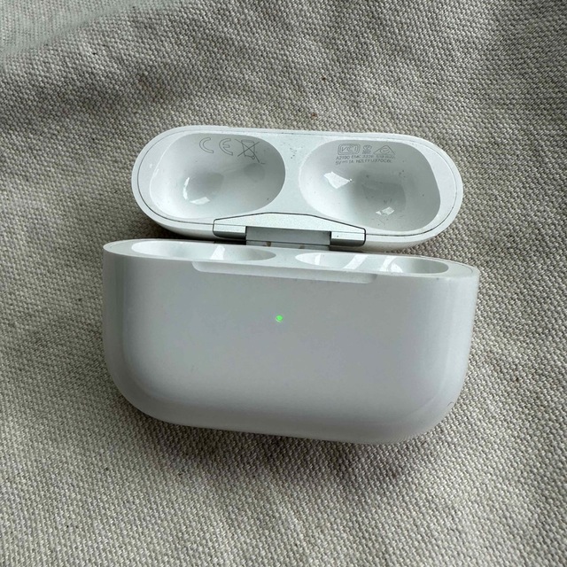 Apple(アップル)のApple アップル AirPods エアーポッズ Pro プロ ケースのみ スマホ/家電/カメラのオーディオ機器(ヘッドフォン/イヤフォン)の商品写真