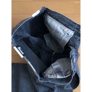 Levi's 501®︎SLIM TAPER ABYSS LOOKS BACK