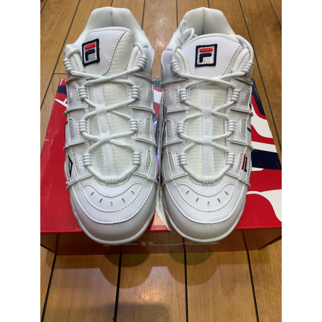 【新品】FILA BARRICADE XT 97 LOW 、厚底スニーカー