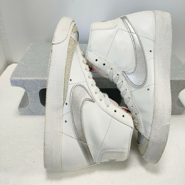 NIKE(ナイキ)の24cm【NIKE WMNS BLAZER MID 77】ナイキ ブレザー レディースの靴/シューズ(スニーカー)の商品写真