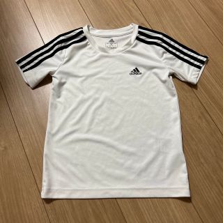 アディダス(adidas)のadidas Tシャツ(Tシャツ/カットソー)